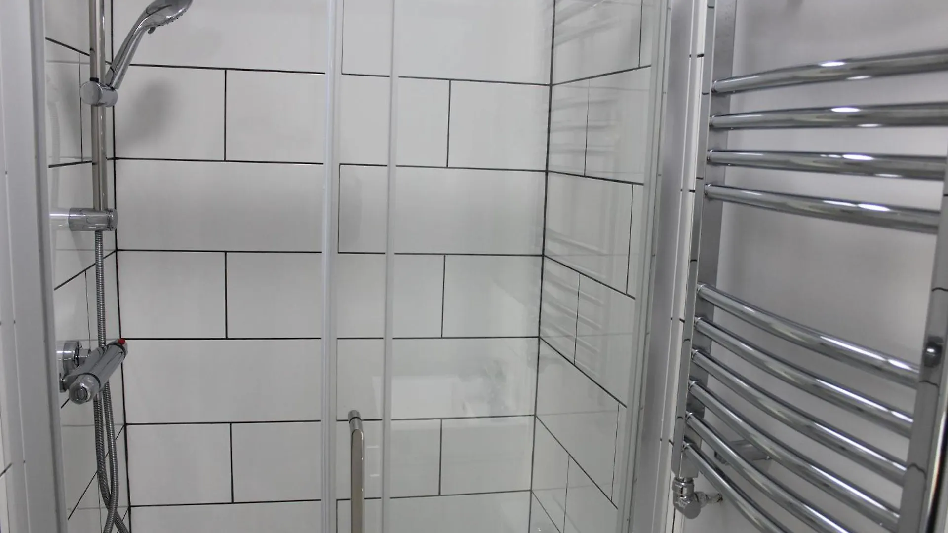 Homestay Private Toilet, 15 Min To Central London