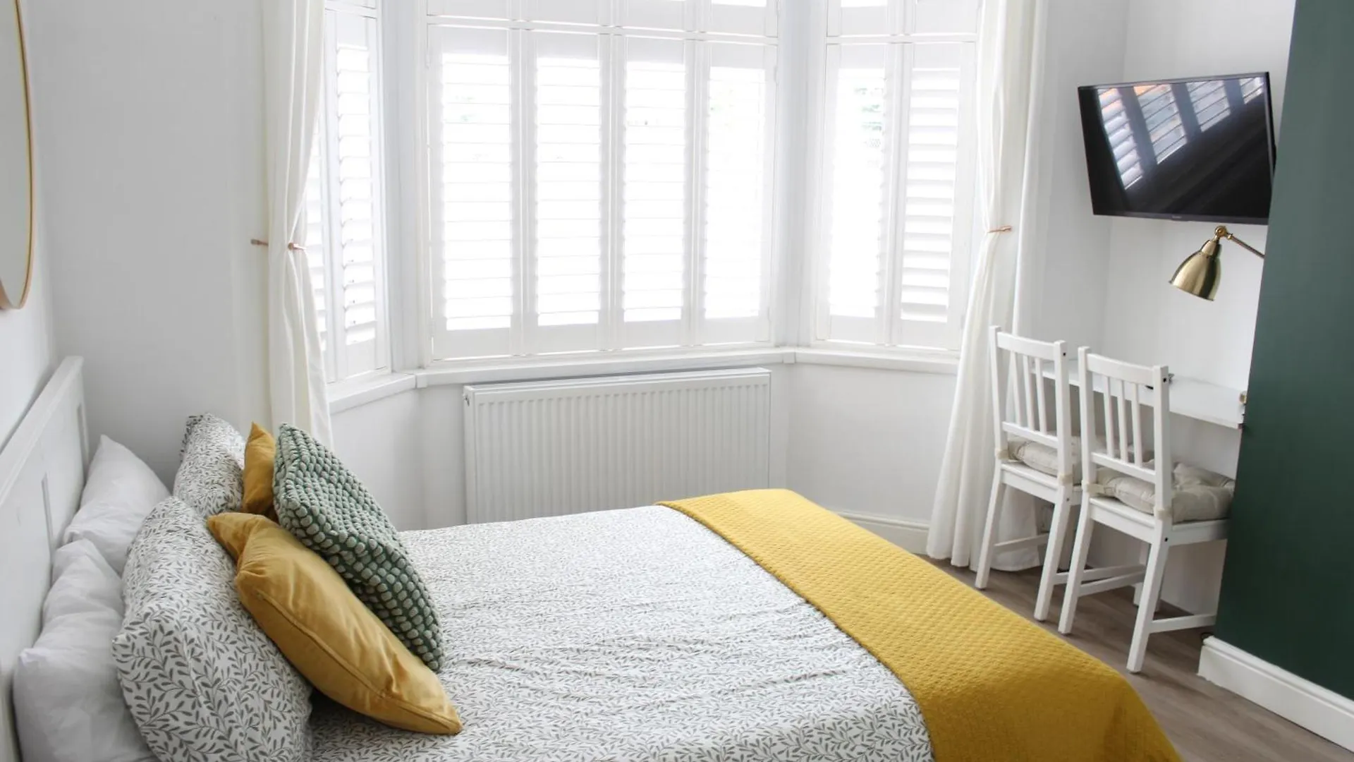 Private Toilet, 15 Min To Central London Homestay