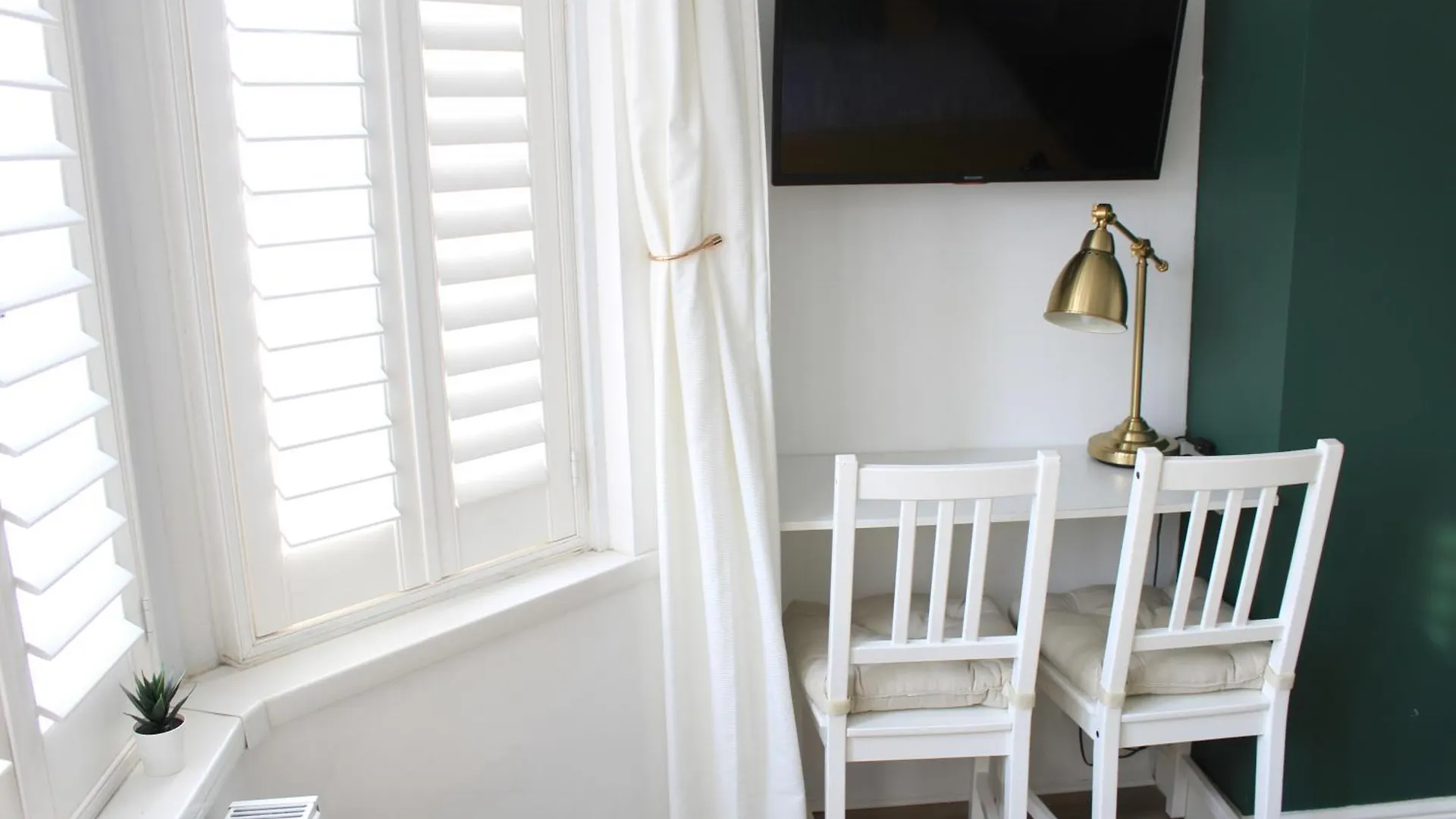 Private Toilet, 15 Min To Central London Homestay